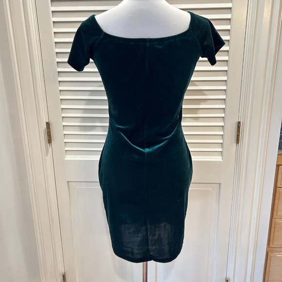 Emerald Green Velvet Dress. - Picture 2 of 8